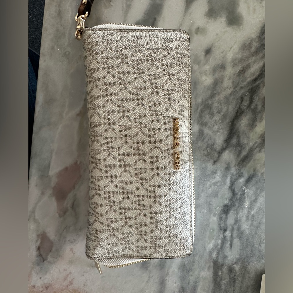 Michael Kors large Continental Wallet in Vanilla